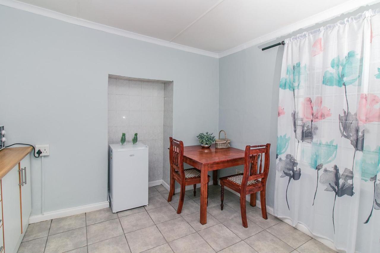 @Karoo Guesthouse Graaff-Reinet Εξωτερικό φωτογραφία